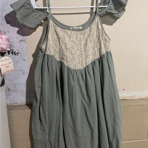 Listicle Casual Dress in Green and Cream